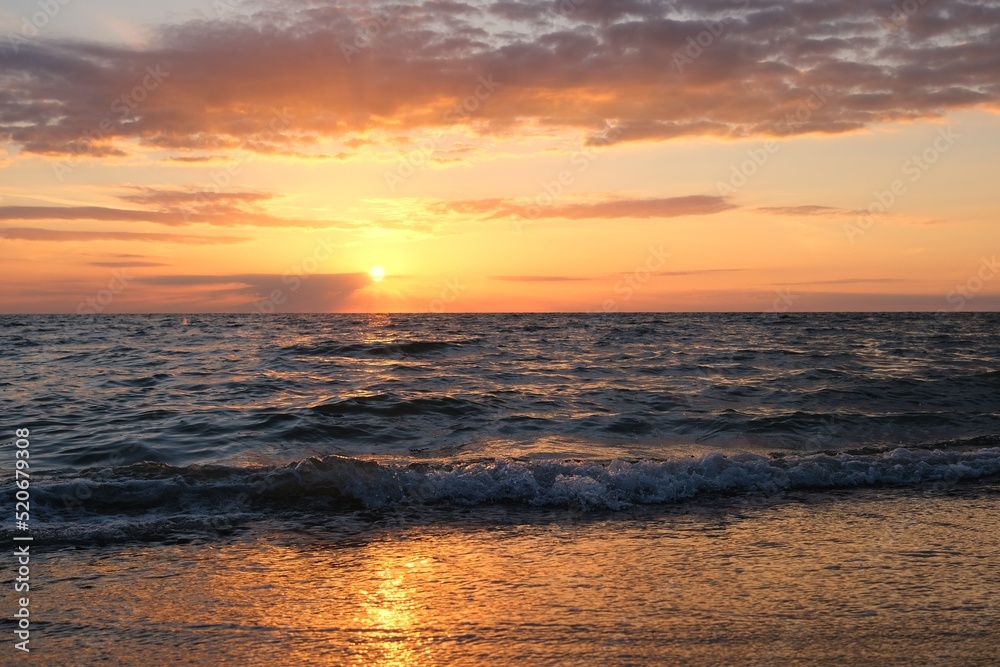 Sonnenuntergang in Orange an der Nordsee