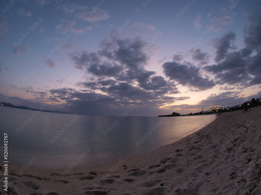 Obraz premium 沖縄の夕暮れ