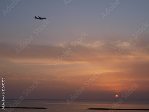 夕焼けの飛行機 © HOTAKA
