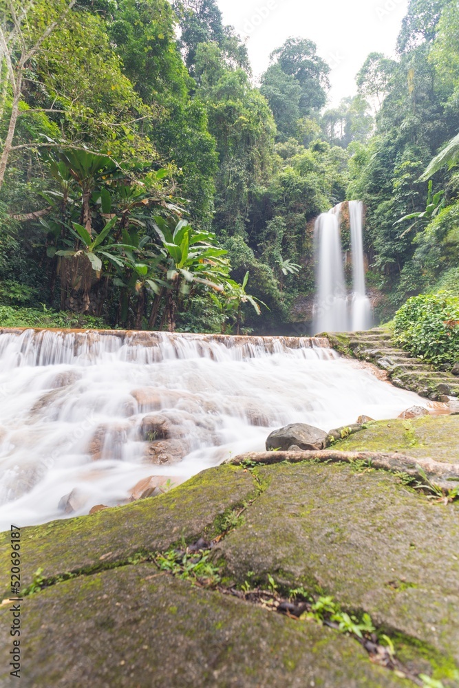 Obraz premium Landscape photo: Dasara waterfall. This is a beautiful waterfall in Vietnam. Dasara waterfall is 60 m high.Time: July 28, 2022. Location: Lam Dong province. 