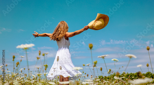 фотографія woman with white dress dancing in flower