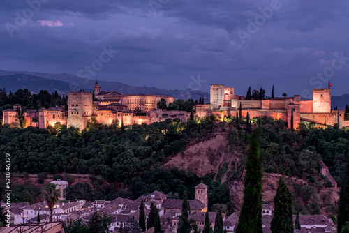 Granada, vista notturna sull'Alhambra