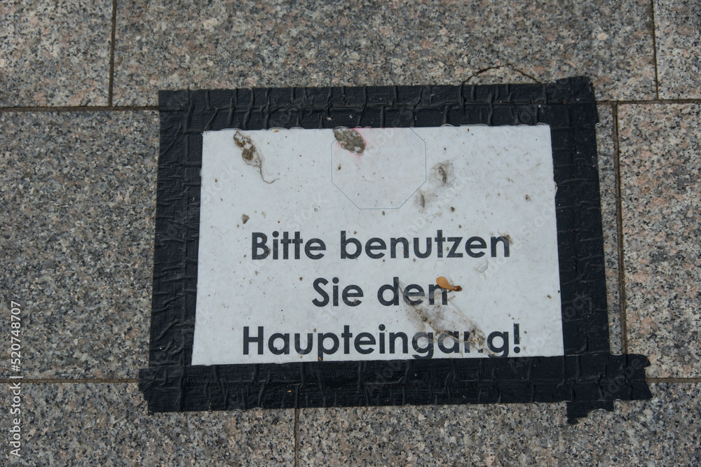 Bitte benutzen Sie den Haupteingang - Schild Bitte benutzen Sie den Haupteingang - Schild
