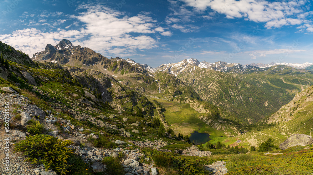 Obraz premium The beautiful mountains and lakes over La Thuile in a summer day