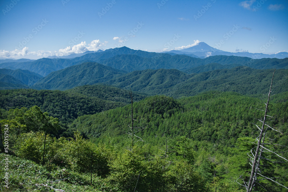 笠取山山頂からの富士山と大菩薩嶺