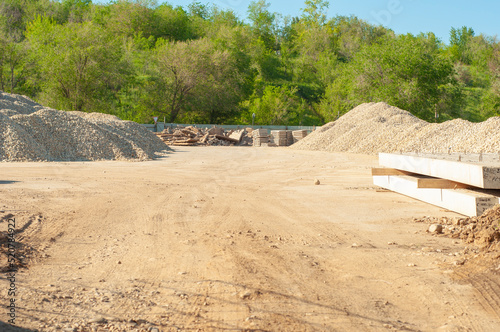 the territory of the construction site with a large amount of coarse gravel, construction debris and cement blocks.