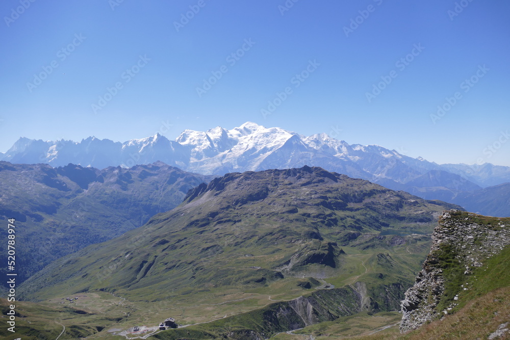 Vue sur le Mont Blanc, le lac et la pointe noire de Pormenaz, le Laouchet, depuis le col d'Anternne