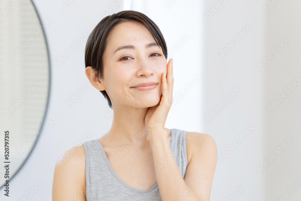 スキンケア・女性 Stock Photo | Adobe Stock