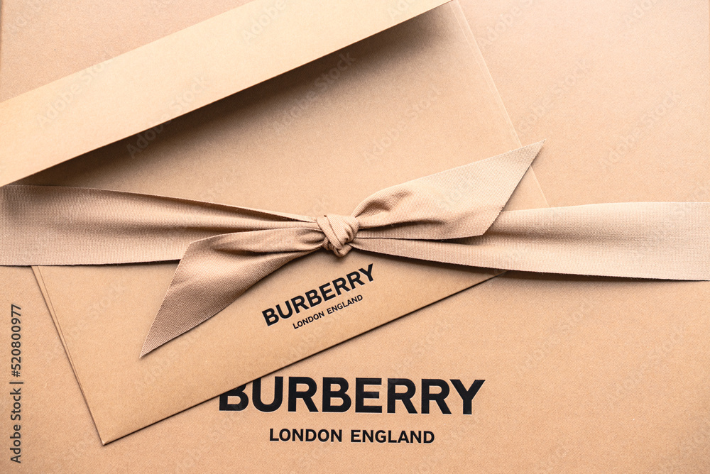 BERLIN, GERMANY - March 27., 2021, Burberry brand gift box. Elegantly  decorated gift. Burberry scarf in traditional color and pattern. Stock  Photo | Adobe Stock