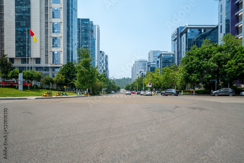 Fototapeta Naklejka Na Ścianę i Meble -  The expressway and the modern city skyline are in Chongqing, China.