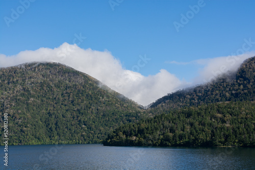 夏の青空と湖 然別湖 
