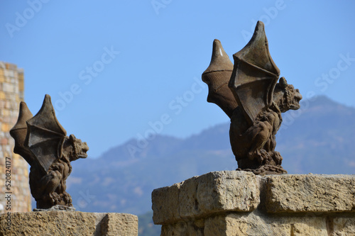 Tablou pe pânză guardian gargoyles at the gate