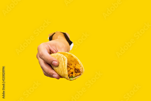 Fototapeta Naklejka Na Ścianę i Meble -  Deliciosos tacos mexicanos 