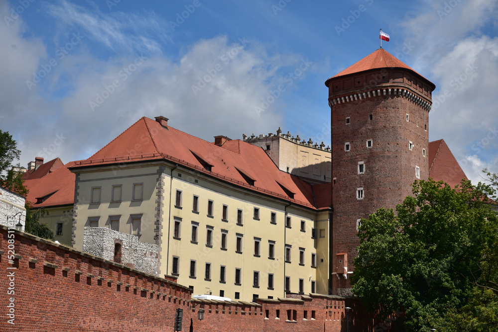 Tour et remparts du château de Cracovie. Pologne