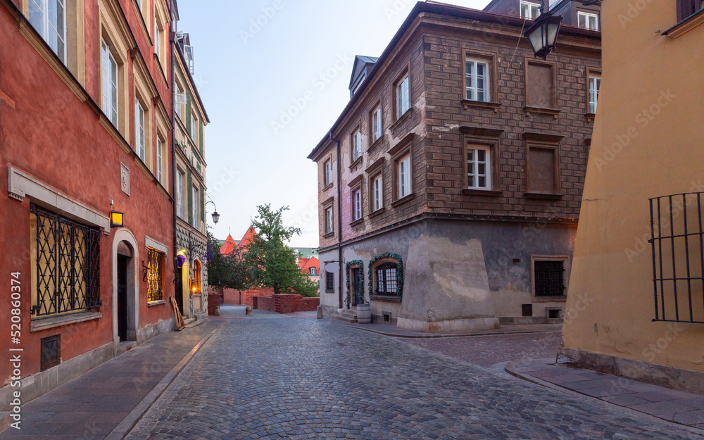 Obraz premium Warsaw. Old street in the center of the old city in the early morning.