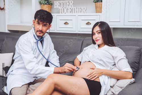 Canvas-taulu Doctor are Checking Pregnant Woman with Stethoscope in the Hospital - Healthcare