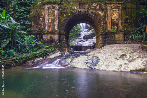 Pozo de baño de la Cascada Taunay en el Parque Florestal de la Tijuca, Alto de Boa Vista, Rio de Janeiro, Brasil photo