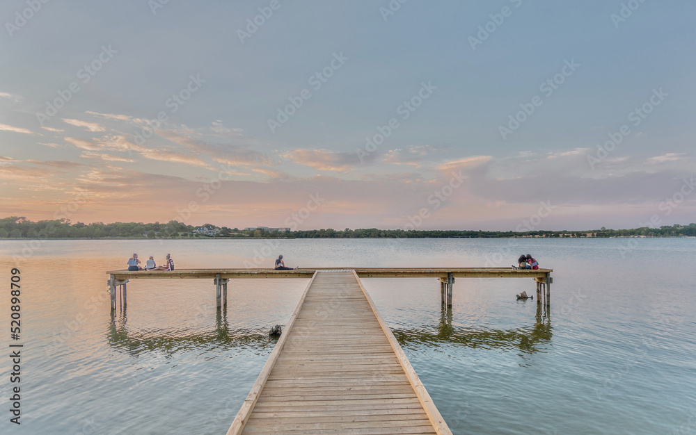 Naklejka premium Sunset Gazers