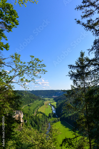 Blick vom Knopfmacherfelsen auf das Donautal, Landkreis Sigmaringen in Baden-Württemberg