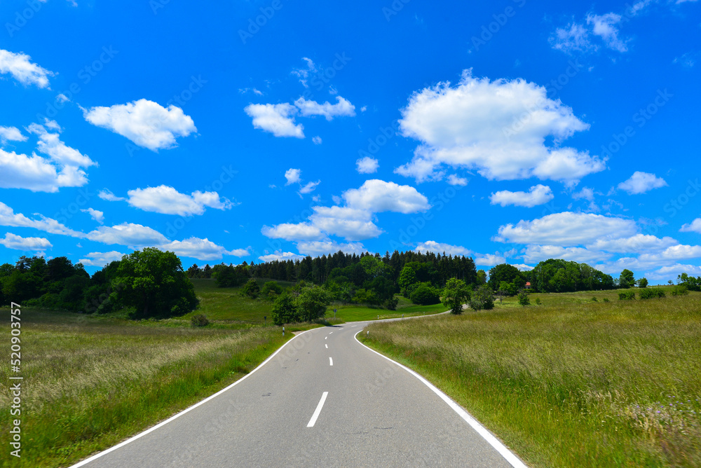 Landesstraße L 196 zwischen Leibertingen und Hausen im Tal, Landkreis Sigmaringen in Baden-Württemberg Landesstraße L 196 zwischen Leibertingen und Hausen im Tal, Landkreis Sigmaringen in Baden-Württemberg