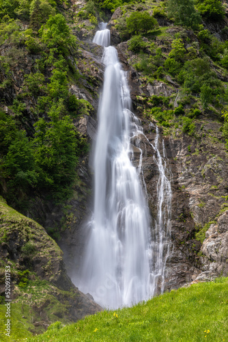 Partschinser Wasserfall über Partschins, Südtirol © nemo1963