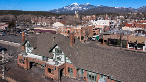Photos Morning aerial view of the historic downtown district of Flagstaff, Arizona, USA