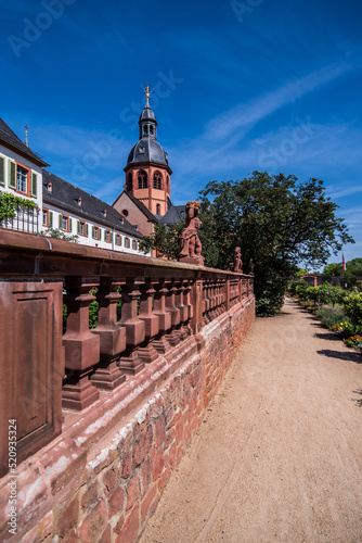 Sommeridylle in Seligenstadt in der Einhard Basilika