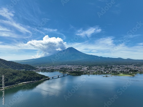 夏の富士山を河口湖から空撮した風景 © seiji358