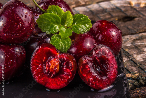 Obraz na płótnie Cut dark red cherry close-up. w salonie