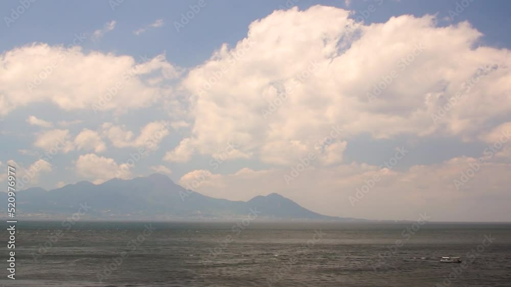雲仙普賢岳と漁船 夏空 雲仙普賢岳と漁船 夏空