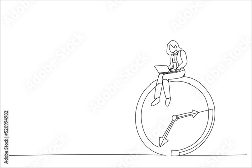 14 Drawing of businesswoman using computer laptop sitting on clock working. After hours worker, working late overtime concept. Single continuous line artJuli 2022