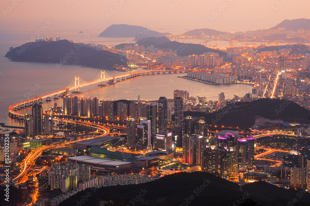Skyline of Busan, South Korea - obrazy, fototapety, plakaty 