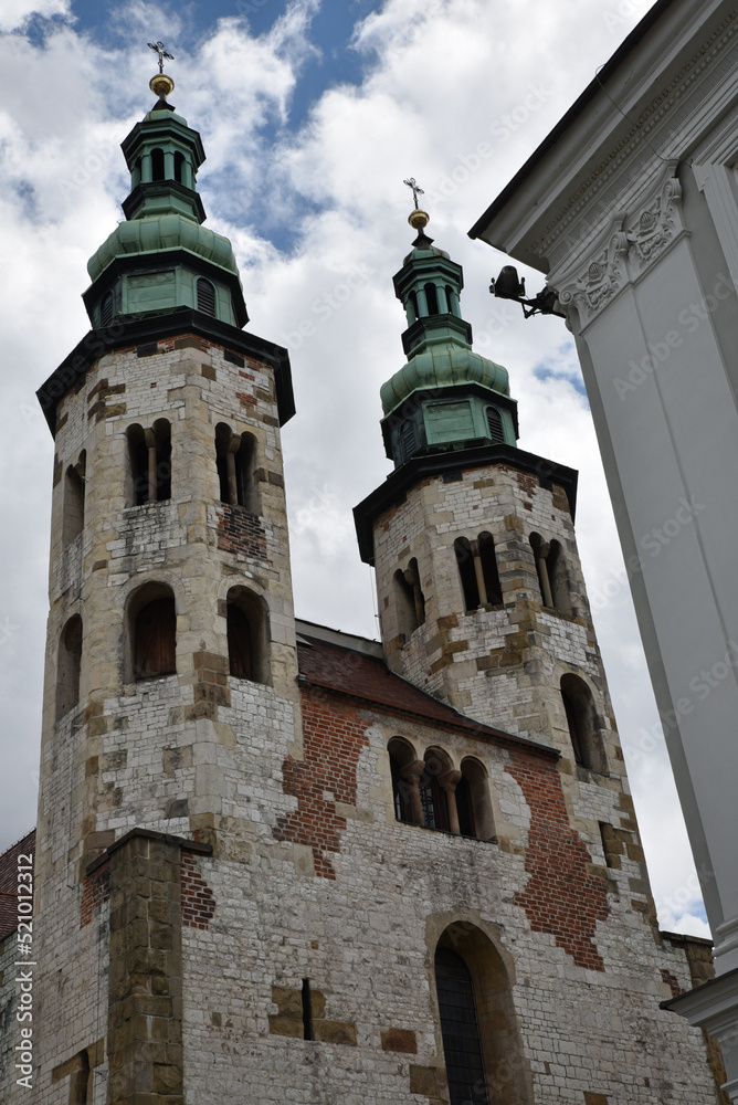 Tours de l'église Saint-André à Cracovie. Pologne