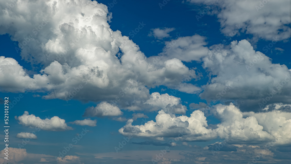 Fototapeta premium Beautiful nature background. Blue sky with white clouds.