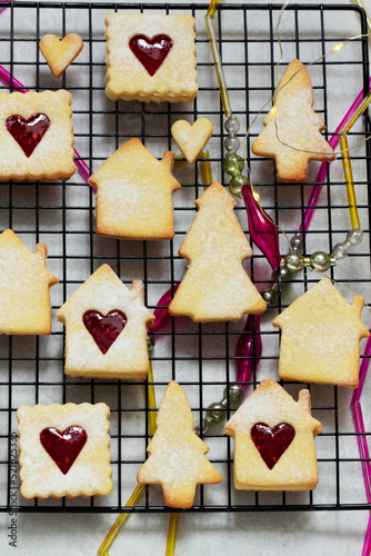 Obraz na płótnie Sugar cookies stuffed with raspberry jam on a light background. Christmas and New Year's decor. w salonie