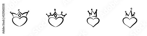 Conjunto de corazones con corona dibujados a mano. Corona de rey y reina en corazón negro