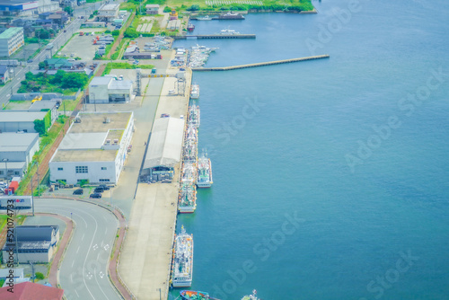 秋田港と青空 © kanzilyou
