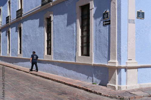 Calles coloniales del centro historico de la ciudad de queretaro © Ricardo
