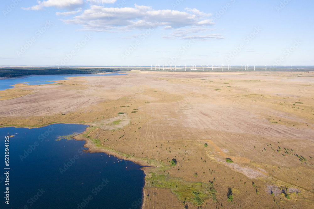 Flutung der Cottbuser Ostsee, ehemaliger Tagebau Cottbus-Nord, Windpark, Luftaufnahme, Drohne, Lausitz, Deutschland