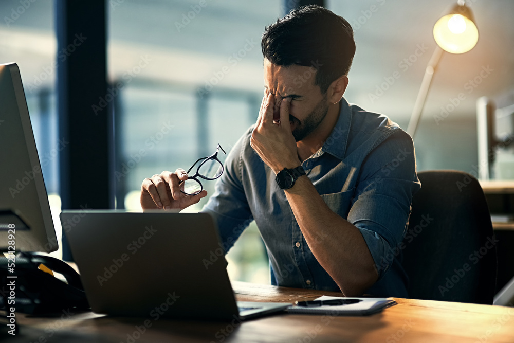 © Jadon Bester/peopleimages.com - Struggling with occupational stress. Shot of a young businessman experiencing stress during a late night at work. © Jadon Bester/peopleimages.com - Struggling with occupational stress. Shot of a young businessman experiencing stress during a late night at work.