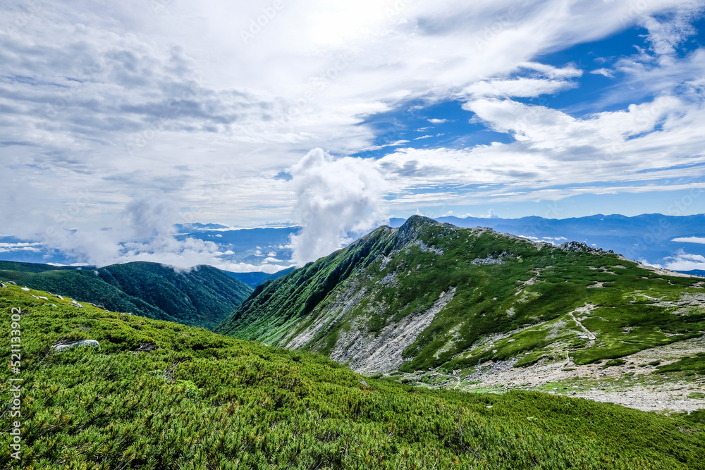 長野県中央アルプス木曽駒ヶ岳からの景色