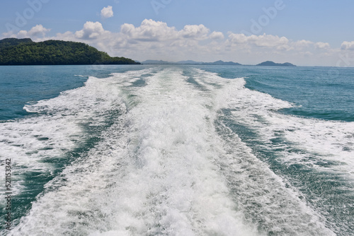 Φωτογραφία Wake. Wake caused by cruise ship in Sea.