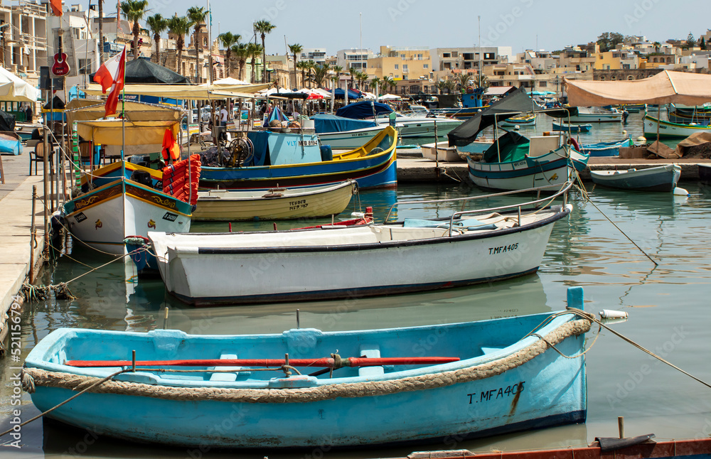 Luzzus, las barcas de Marsaxlokk en Malta, coloridas embarcaciones