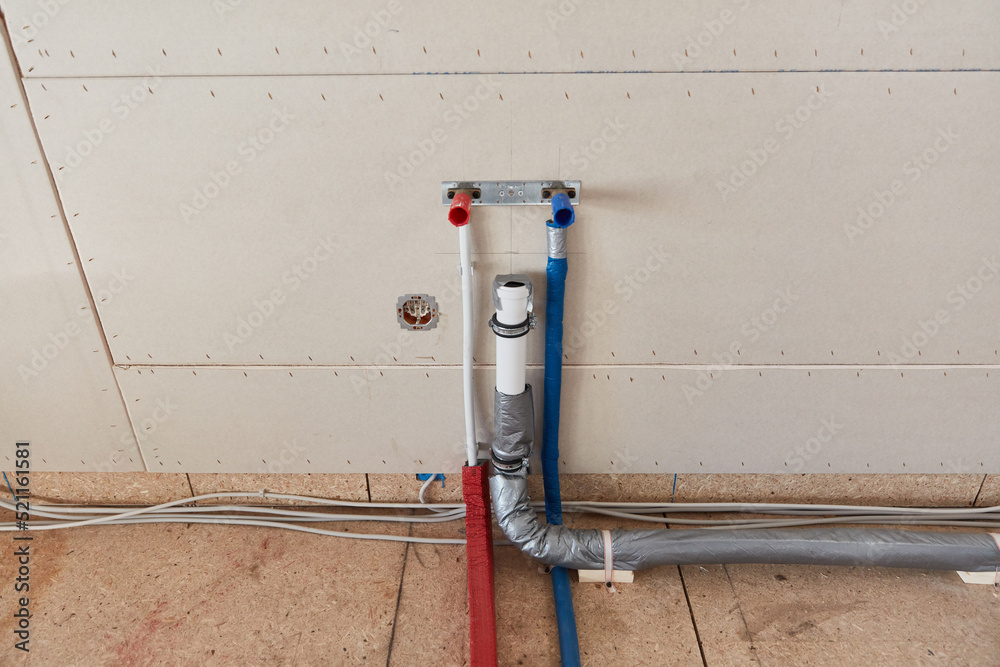 Vorbereitung für Wasseranschluss in Küche bei Hausbau Stock Photo Adobe Stock