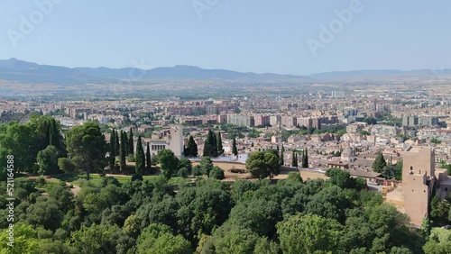 Vista panorámica de la ciudad de Granada desde la alcazaba de la Alhambra de Granada, España