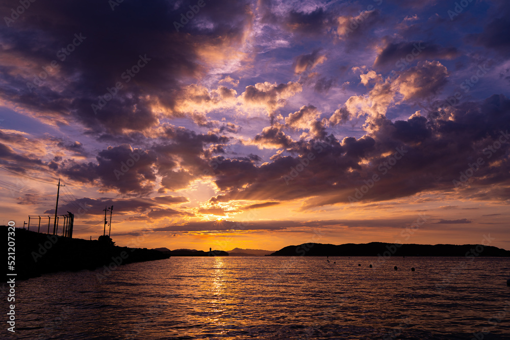 加太海水浴場から見る淡路島へ沈む夕日