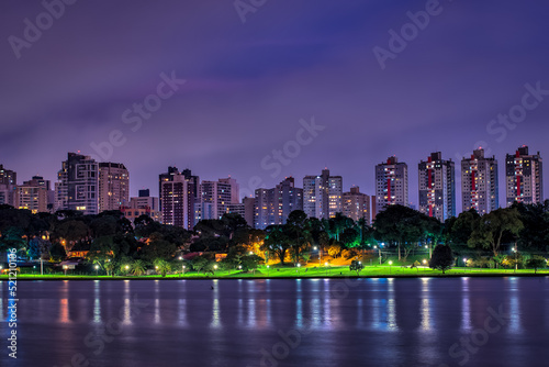 Lago do Parque Barigui e vista dos prédios. Anoitecer em Curitiba, Paraná, Brasil. photo