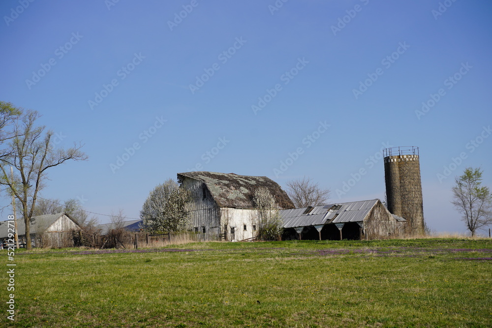 Obraz premium Abandoned farm buildings
