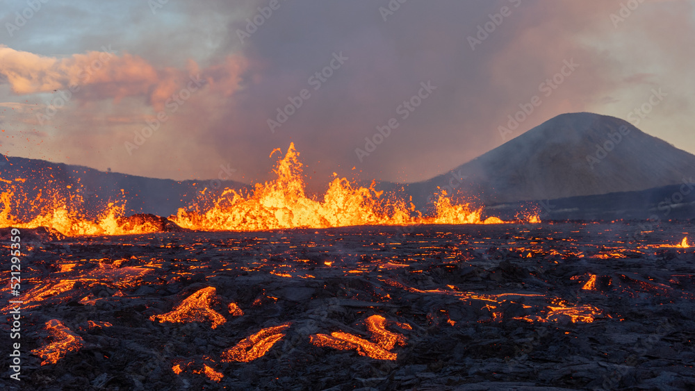 Lava flowing from an volcanic eruption in the Fagradalsfjall volcano, Southwest Iceland, on August 3rd 2022. - obrazy, fototapety, plakaty 