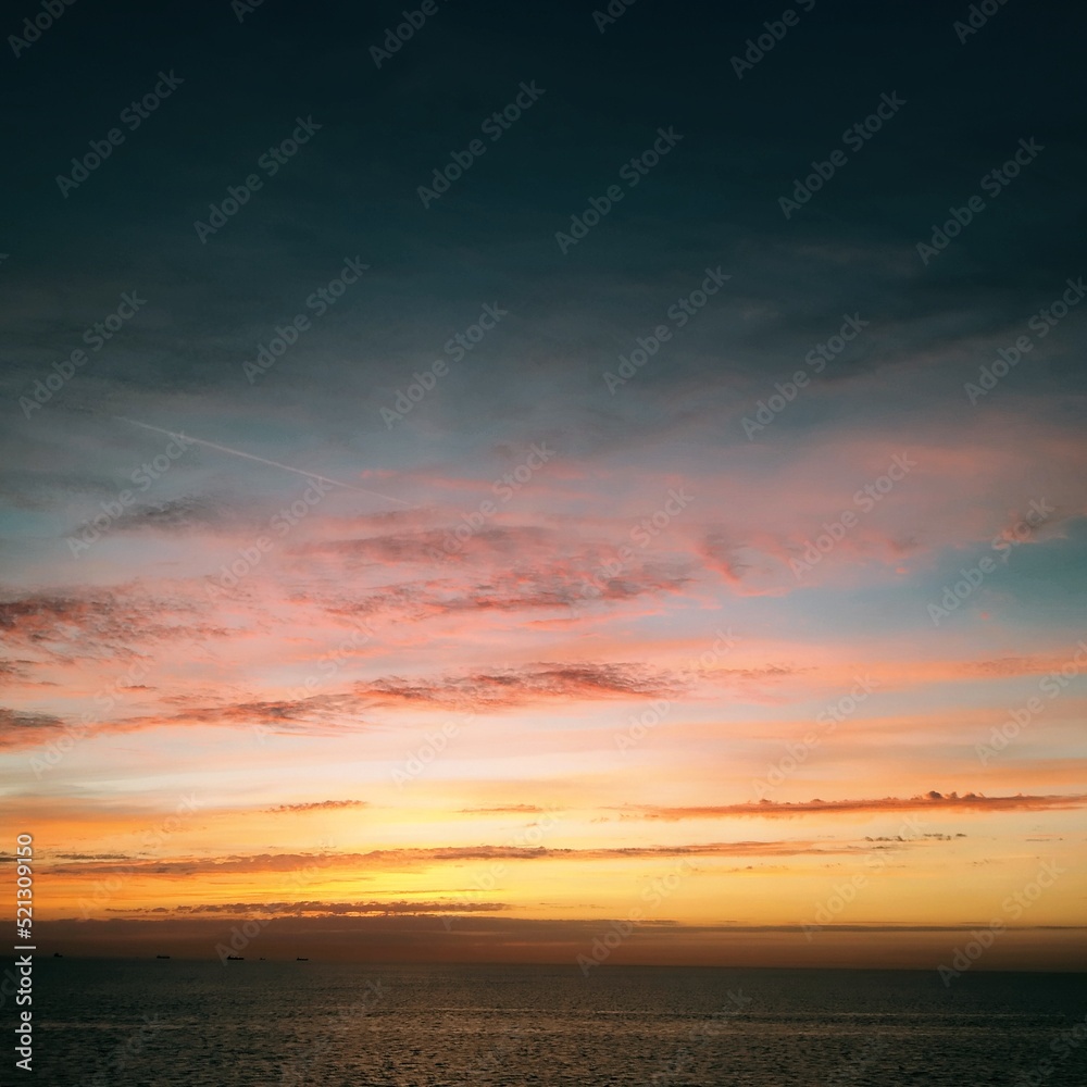 Obraz premium sunset over the sea